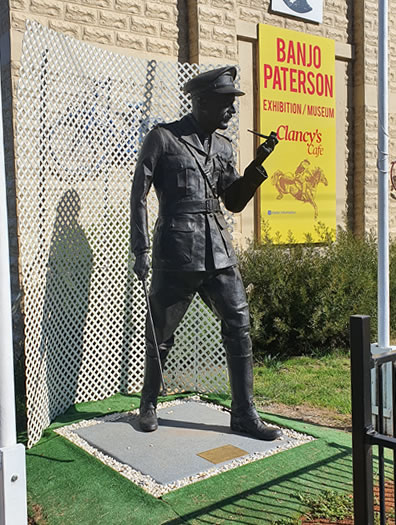 A statue of Banjo Patterson outside the Banjo Patterson museum in Yeoval, NSW.